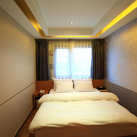 Gallery Tourist Hotel Tongyeong Bagian luar foto