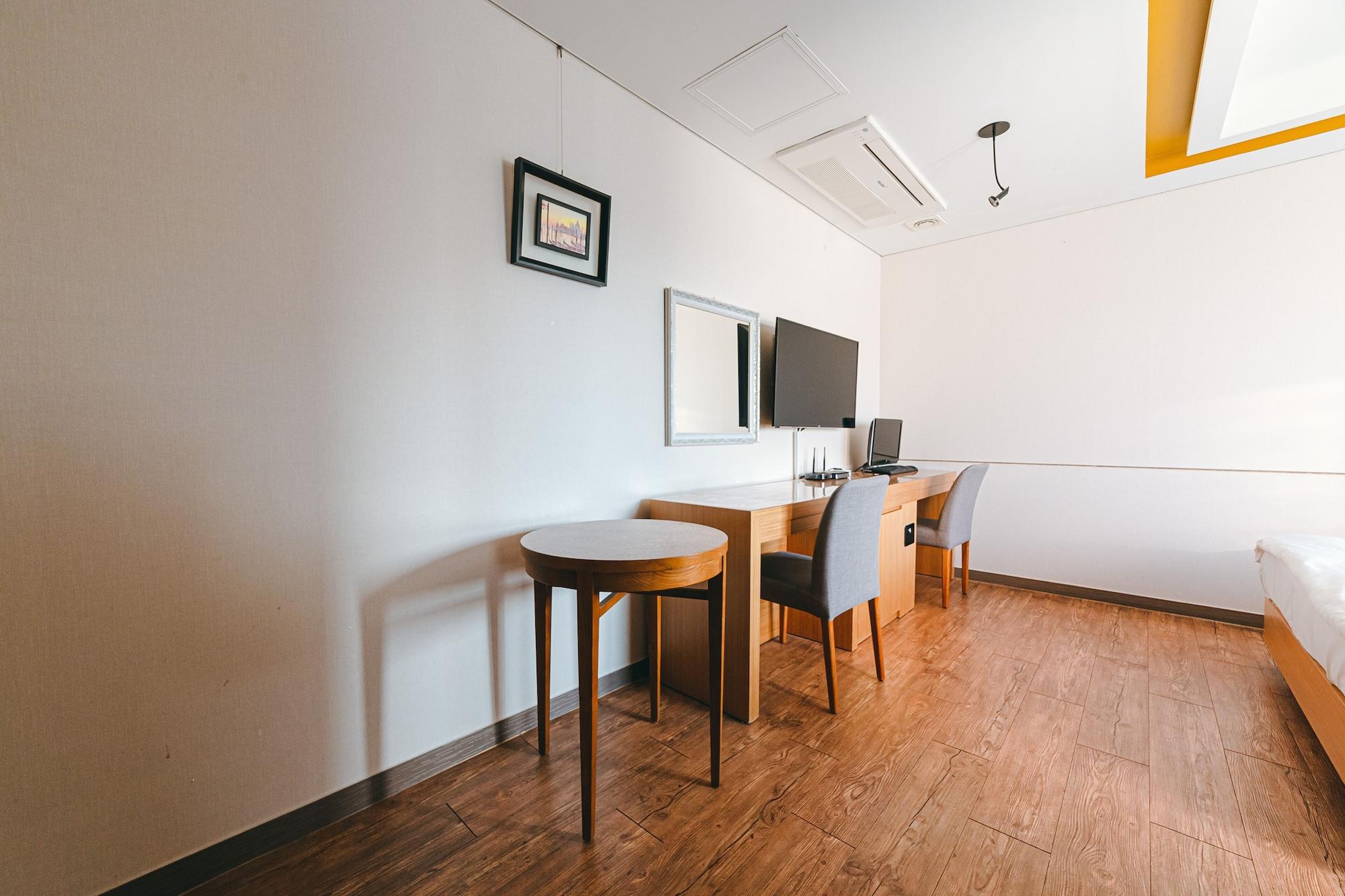 Gallery Tourist Hotel Tongyeong Bagian luar foto