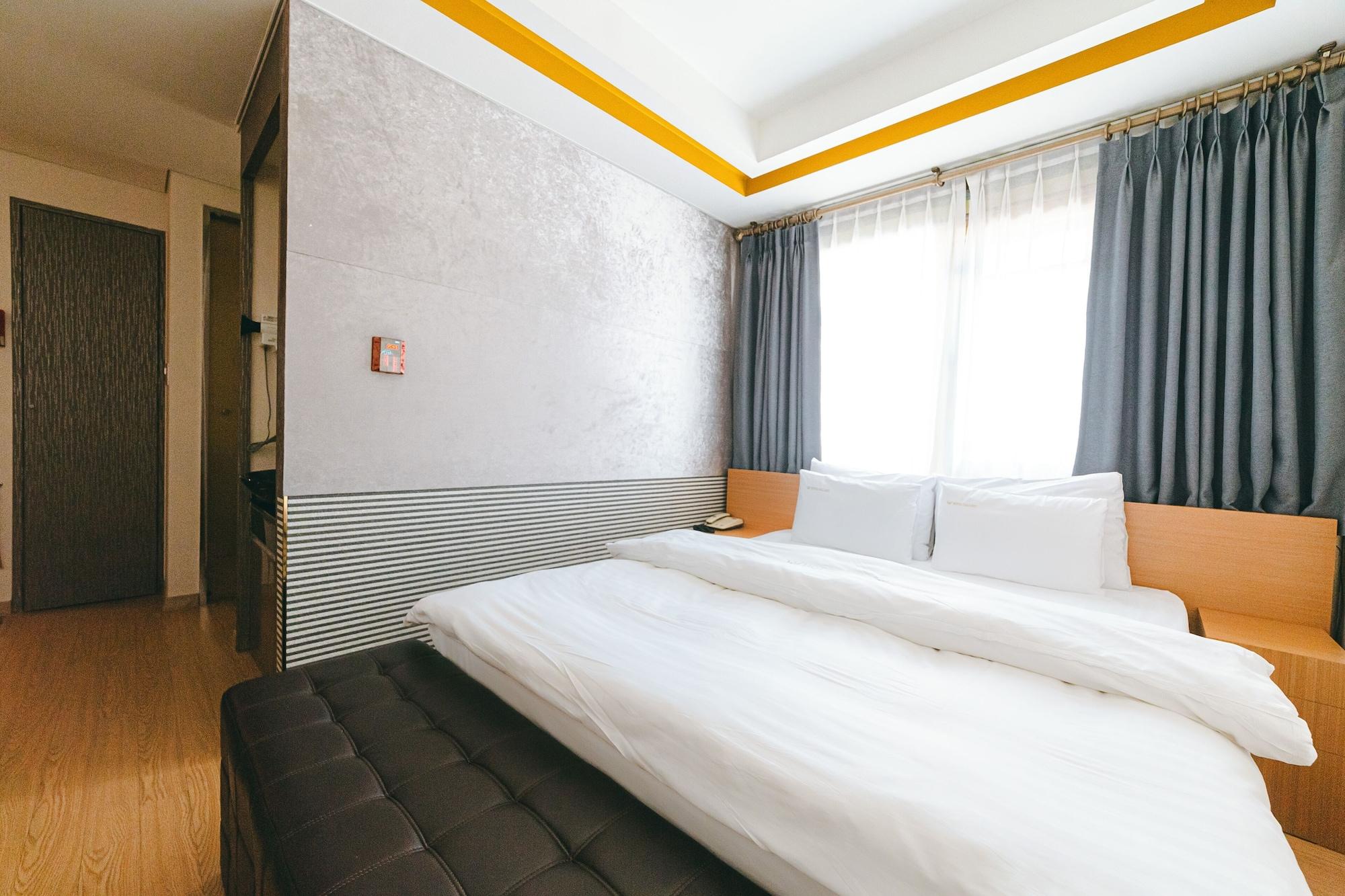 Gallery Tourist Hotel Tongyeong Bagian luar foto