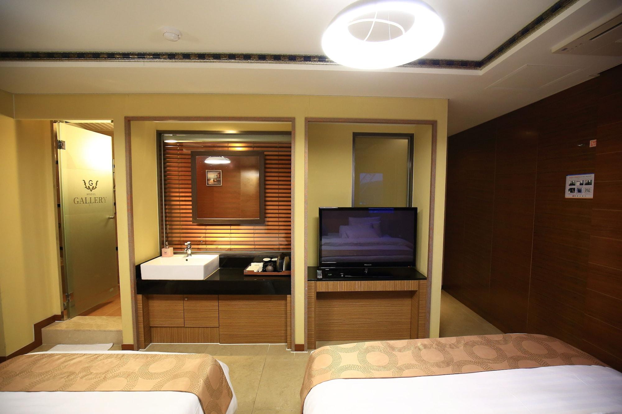 Gallery Tourist Hotel Tongyeong Bagian luar foto