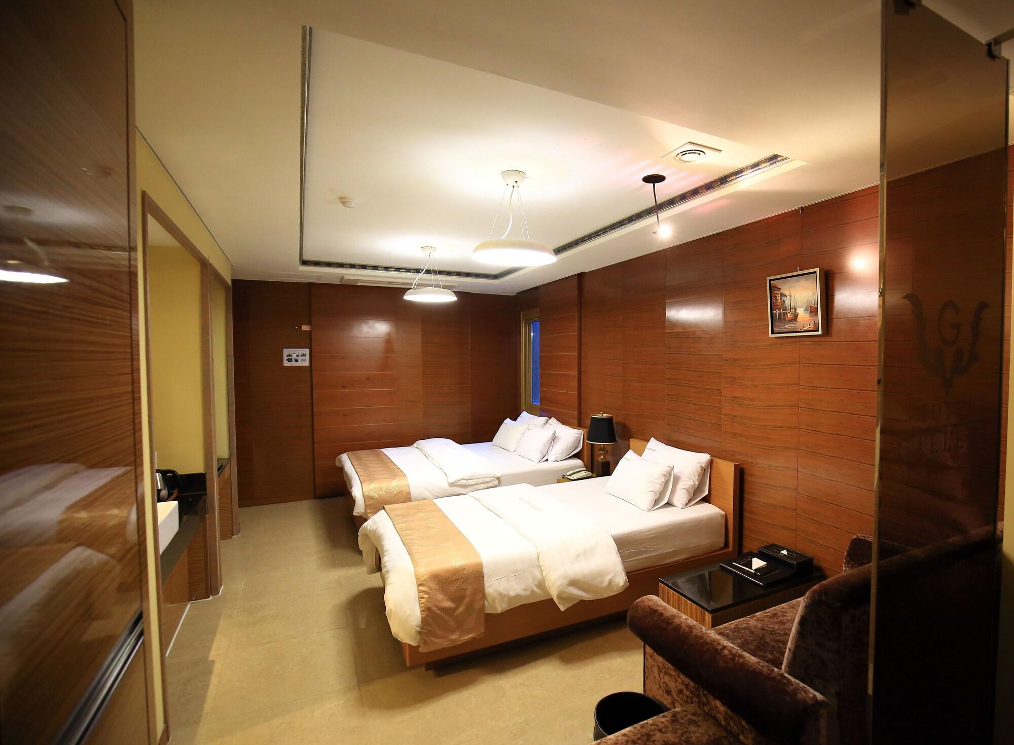Gallery Tourist Hotel Tongyeong Bagian luar foto