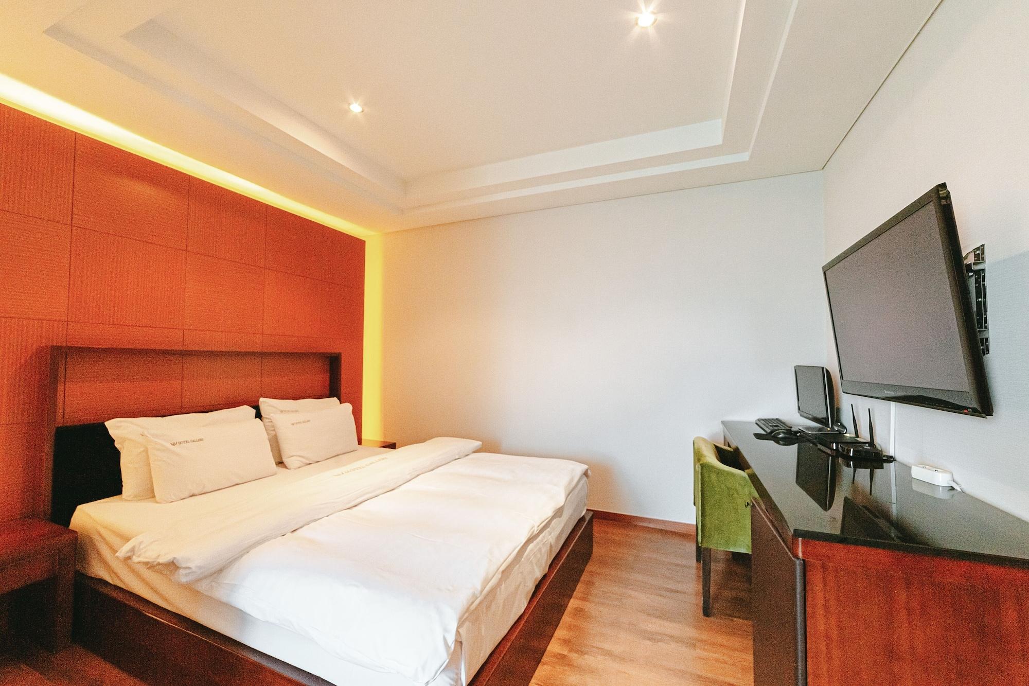Gallery Tourist Hotel Tongyeong Bagian luar foto