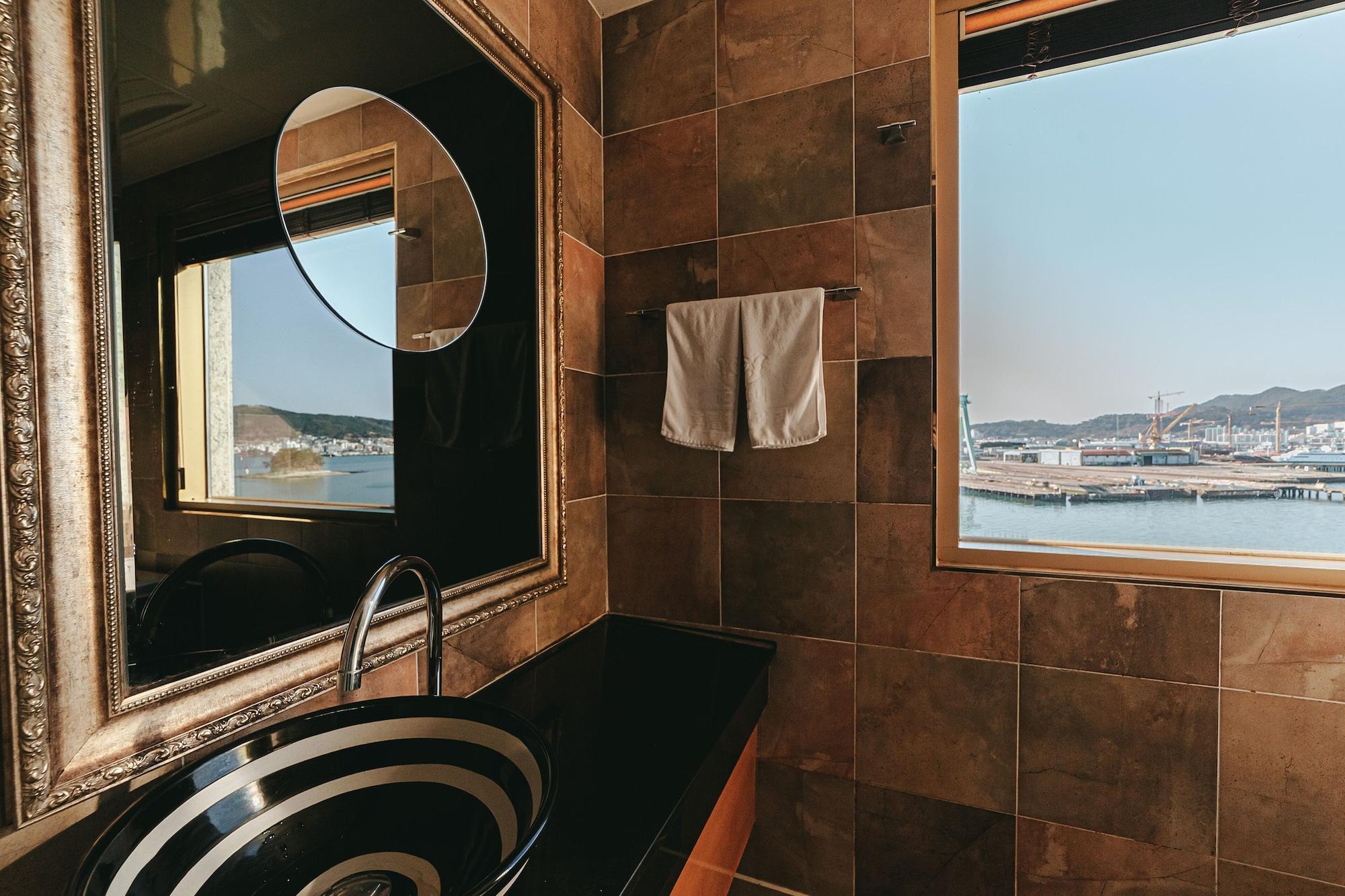 Gallery Tourist Hotel Tongyeong Bagian luar foto