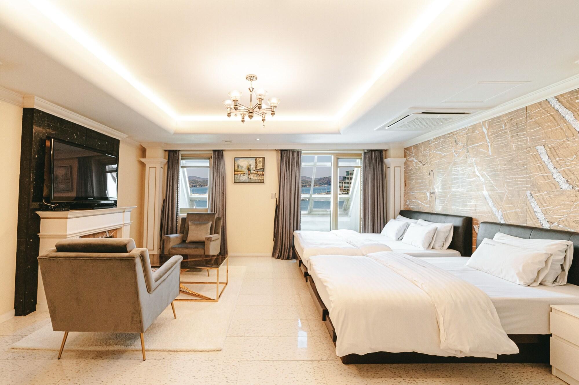 Gallery Tourist Hotel Tongyeong Bagian luar foto