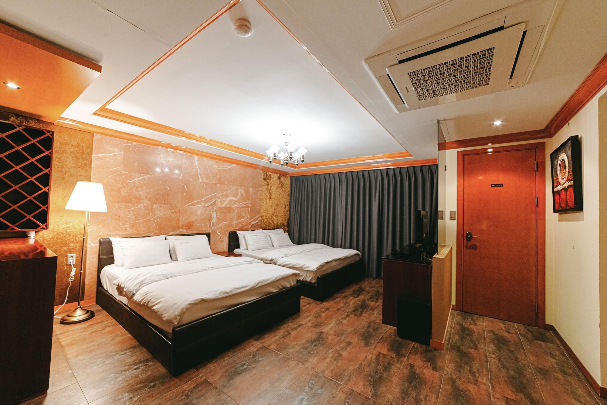 Gallery Tourist Hotel Tongyeong Bagian luar foto