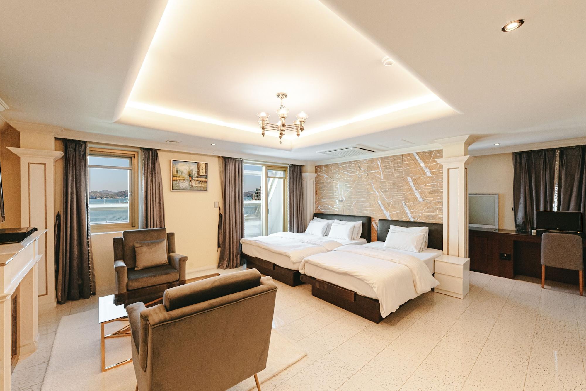 Gallery Tourist Hotel Tongyeong Bagian luar foto