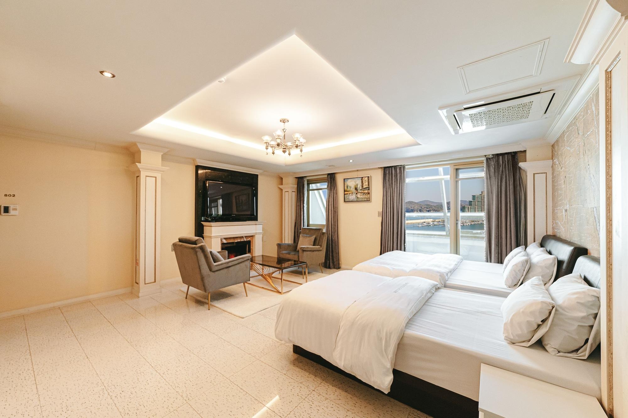 Gallery Tourist Hotel Tongyeong Bagian luar foto