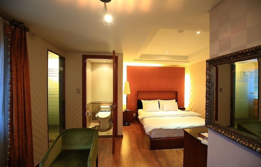 Gallery Tourist Hotel Tongyeong Bagian luar foto