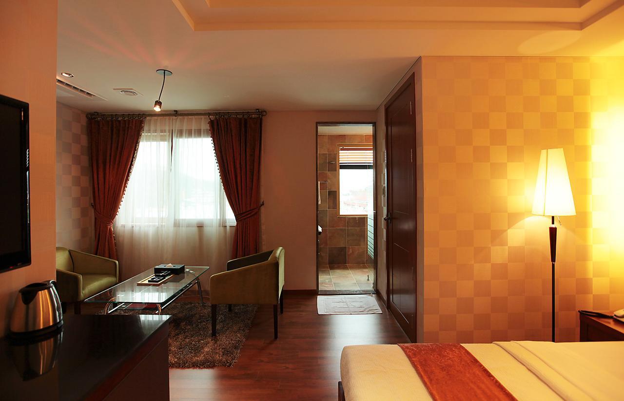 Gallery Tourist Hotel Tongyeong Bagian luar foto
