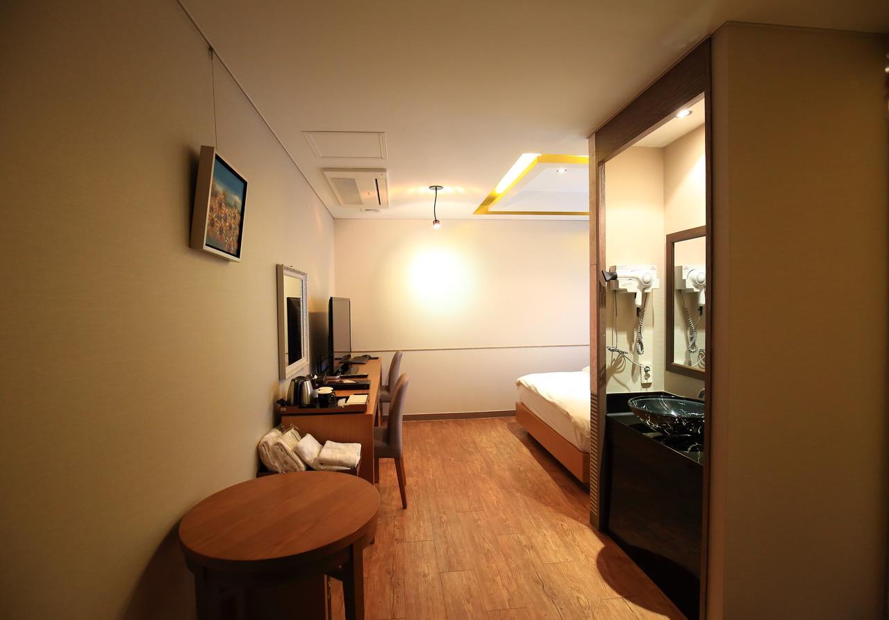 Gallery Tourist Hotel Tongyeong Bagian luar foto