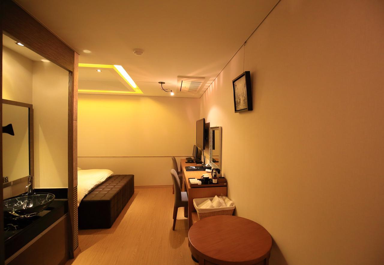 Gallery Tourist Hotel Tongyeong Bagian luar foto