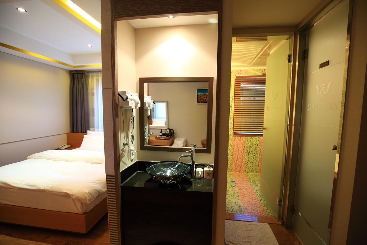 Gallery Tourist Hotel Tongyeong Bagian luar foto