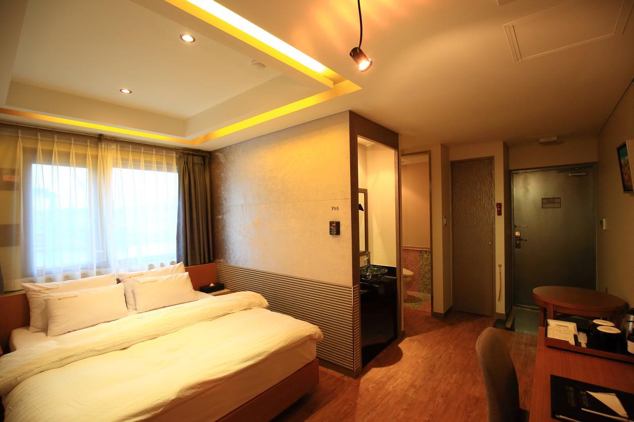 Gallery Tourist Hotel Tongyeong Bagian luar foto