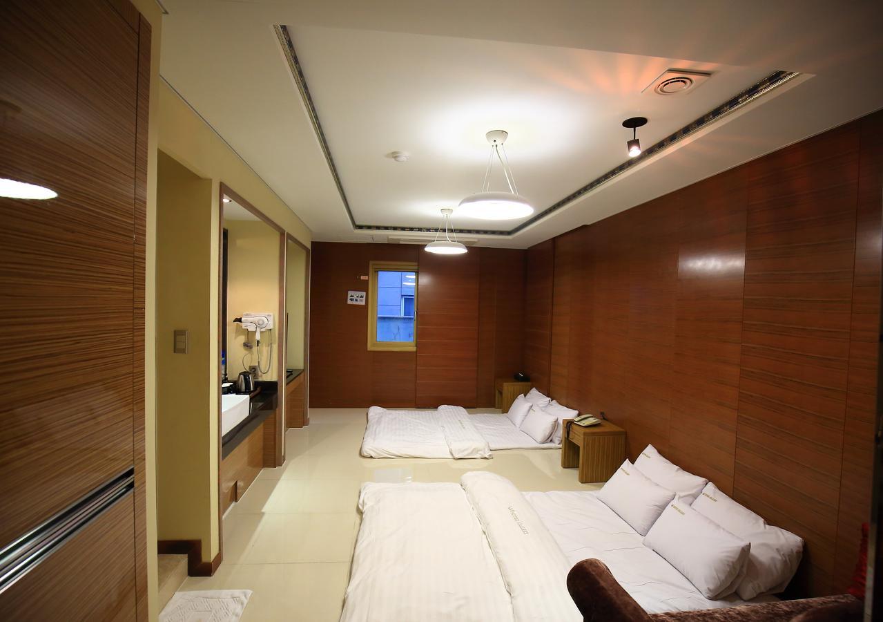 Gallery Tourist Hotel Tongyeong Bagian luar foto